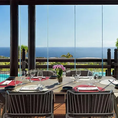 2 Bdr Partial Sea View Apartmán